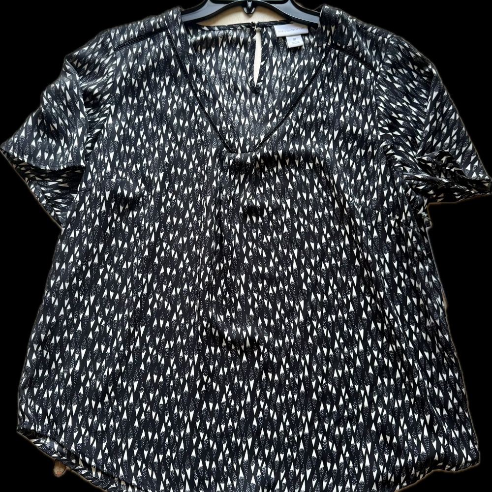 Liz Claiborne Women's Top Size M Black White Diamond Pattern Button Close V Neck